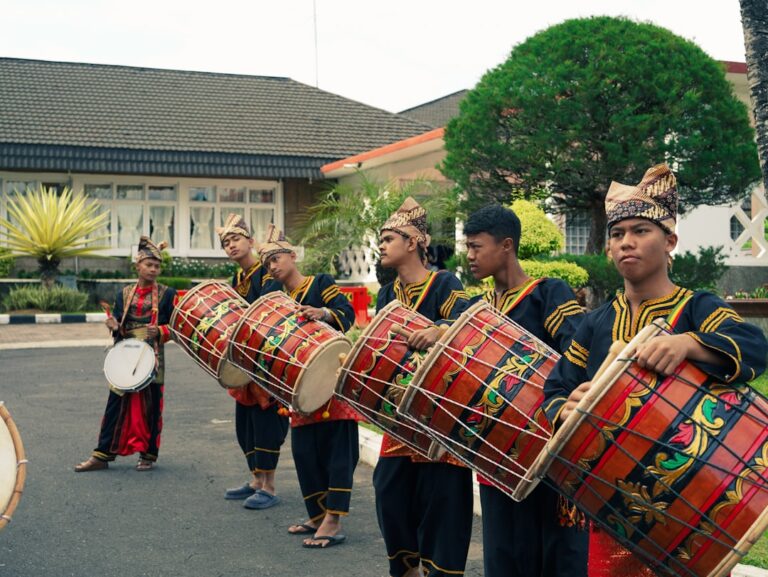 Utopie i dystopie – jak fikcja literacka wpływa na myślenie społeczne?